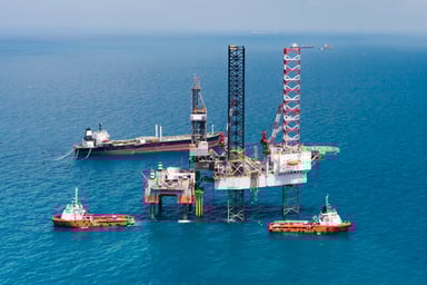 offshore drilling rig with several vessels