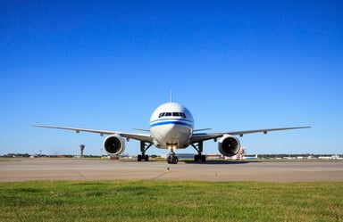 Frontal view of a Boeing 777