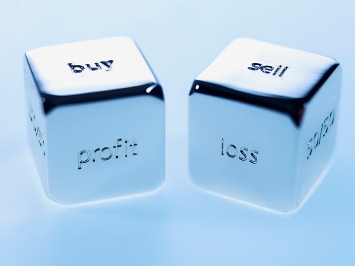 Silver cubes with buy and sell sayings on them