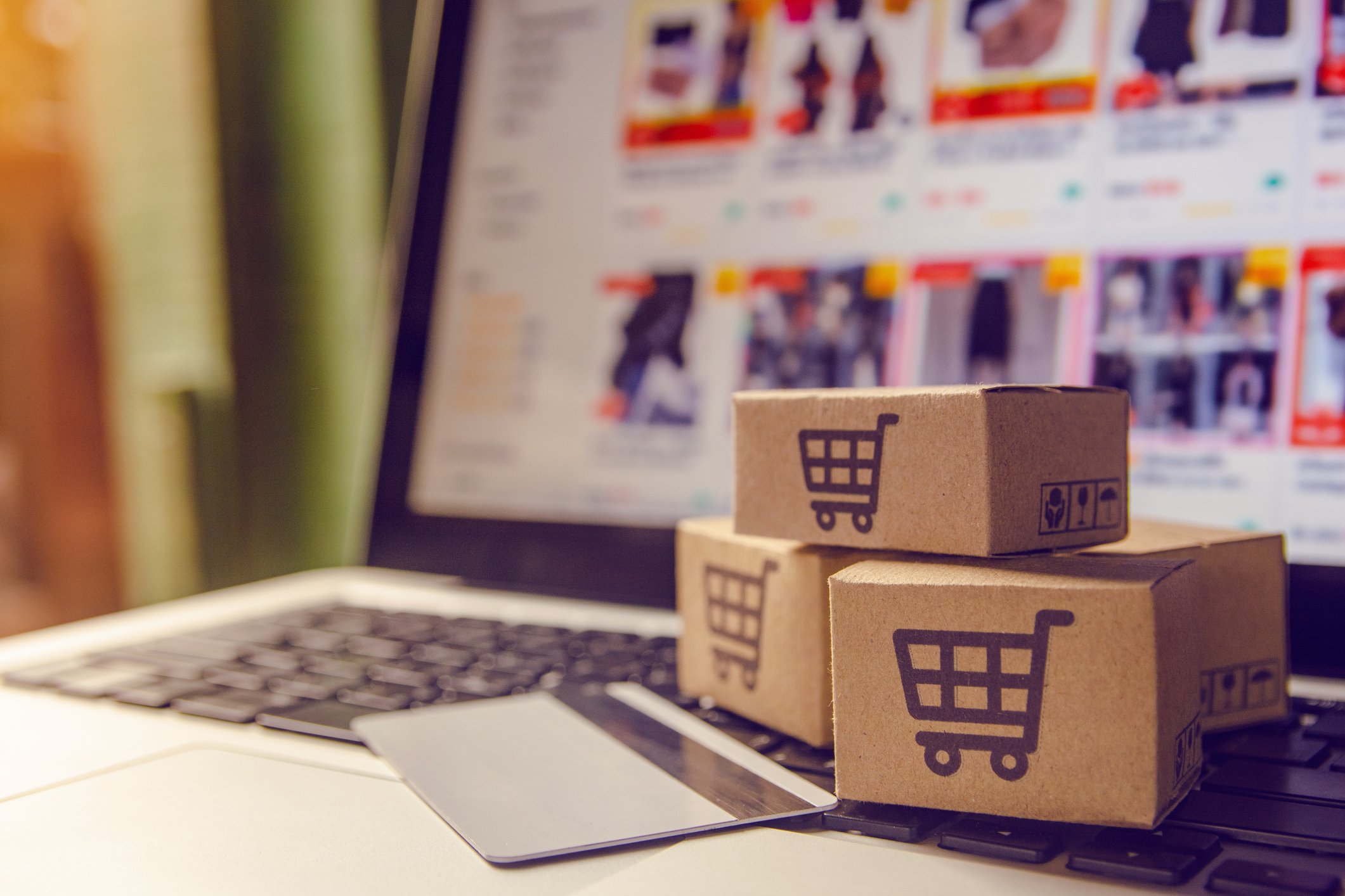 GettyImages-ecommerce boxes on laptop