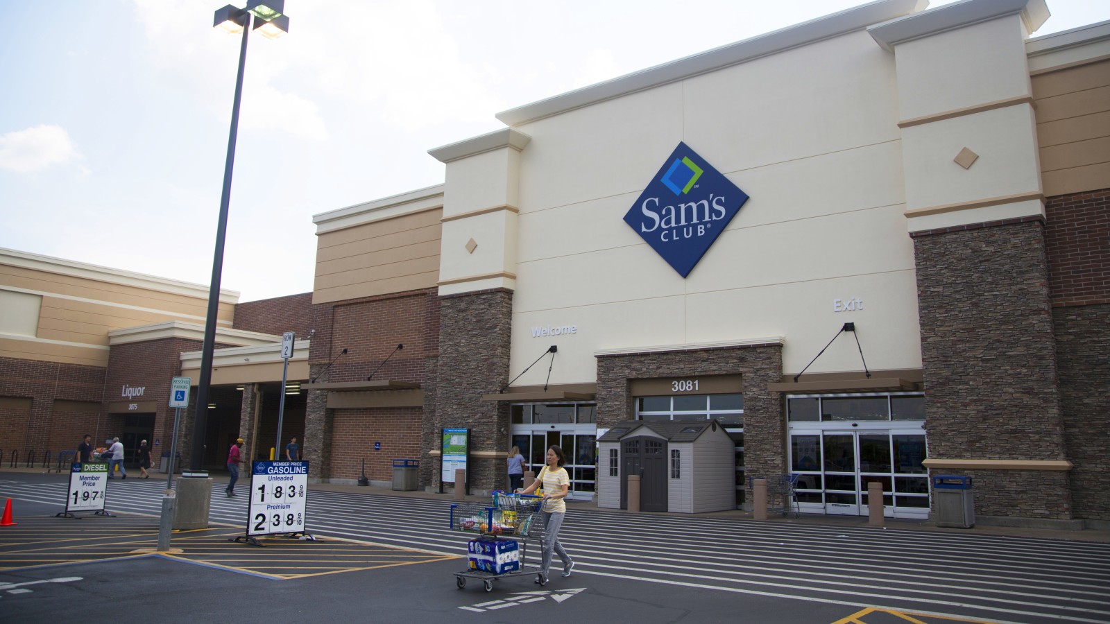The entrance to a Sam's Club store