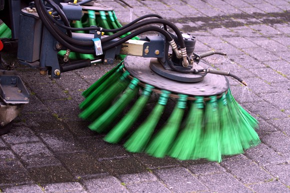 Street sweeping equipment