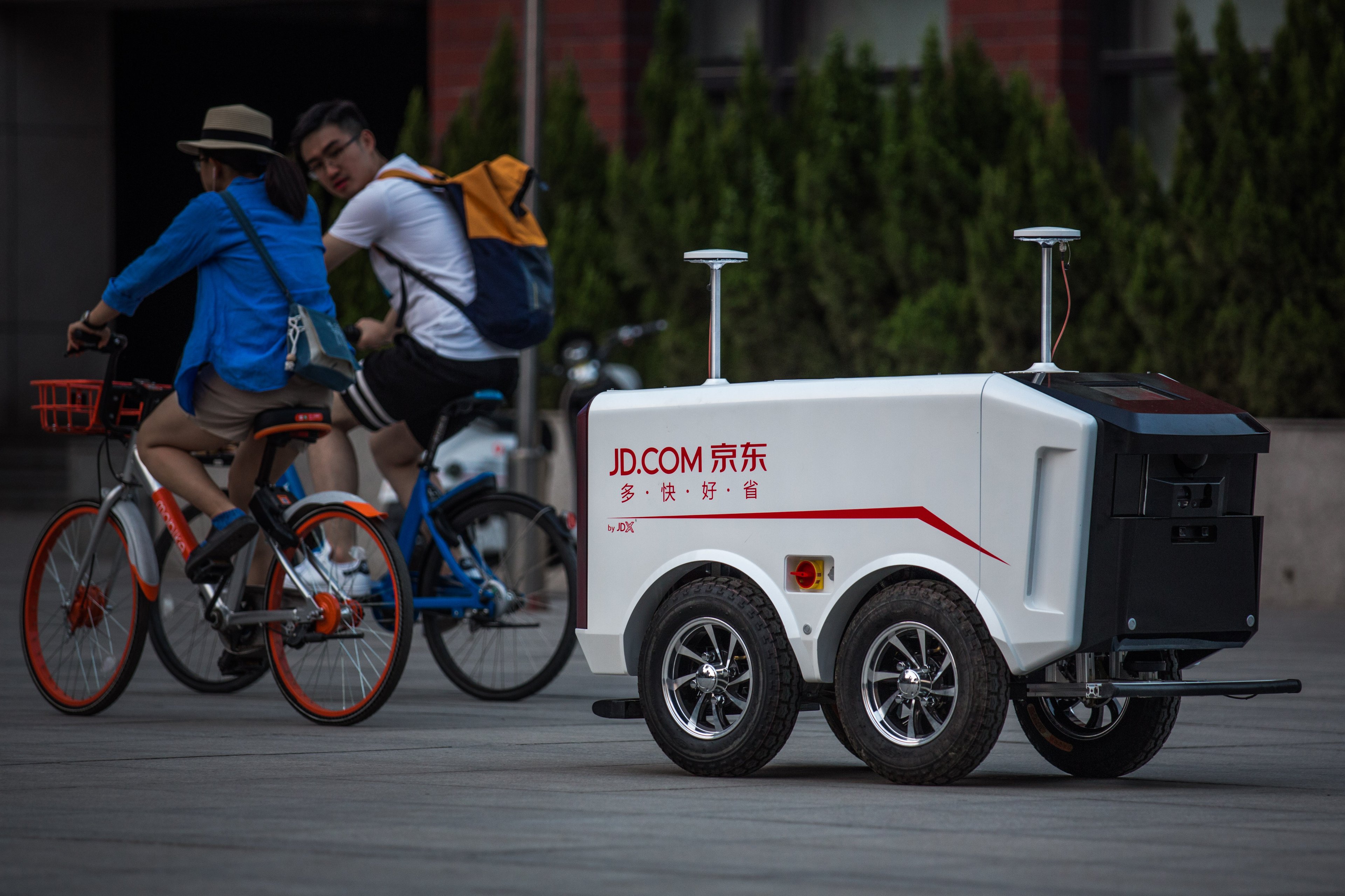 JD-autonomous-delivery-robots-2