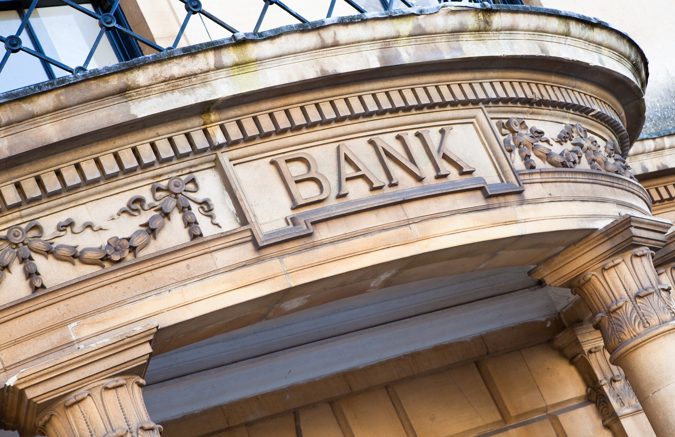 GettyImages-Bank building