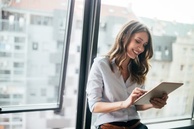 GettyImages-casual woman executive_tablet_office