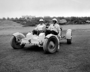 thumbnail_LunarRover1
