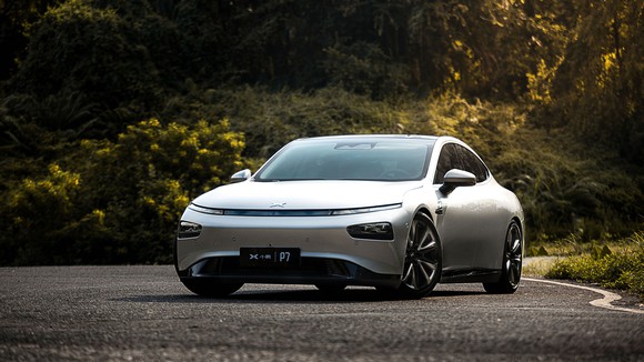A silver Xpeng P7, a sleek electric sedan. 