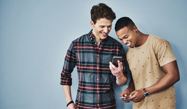 2 guys looking at smartphones
