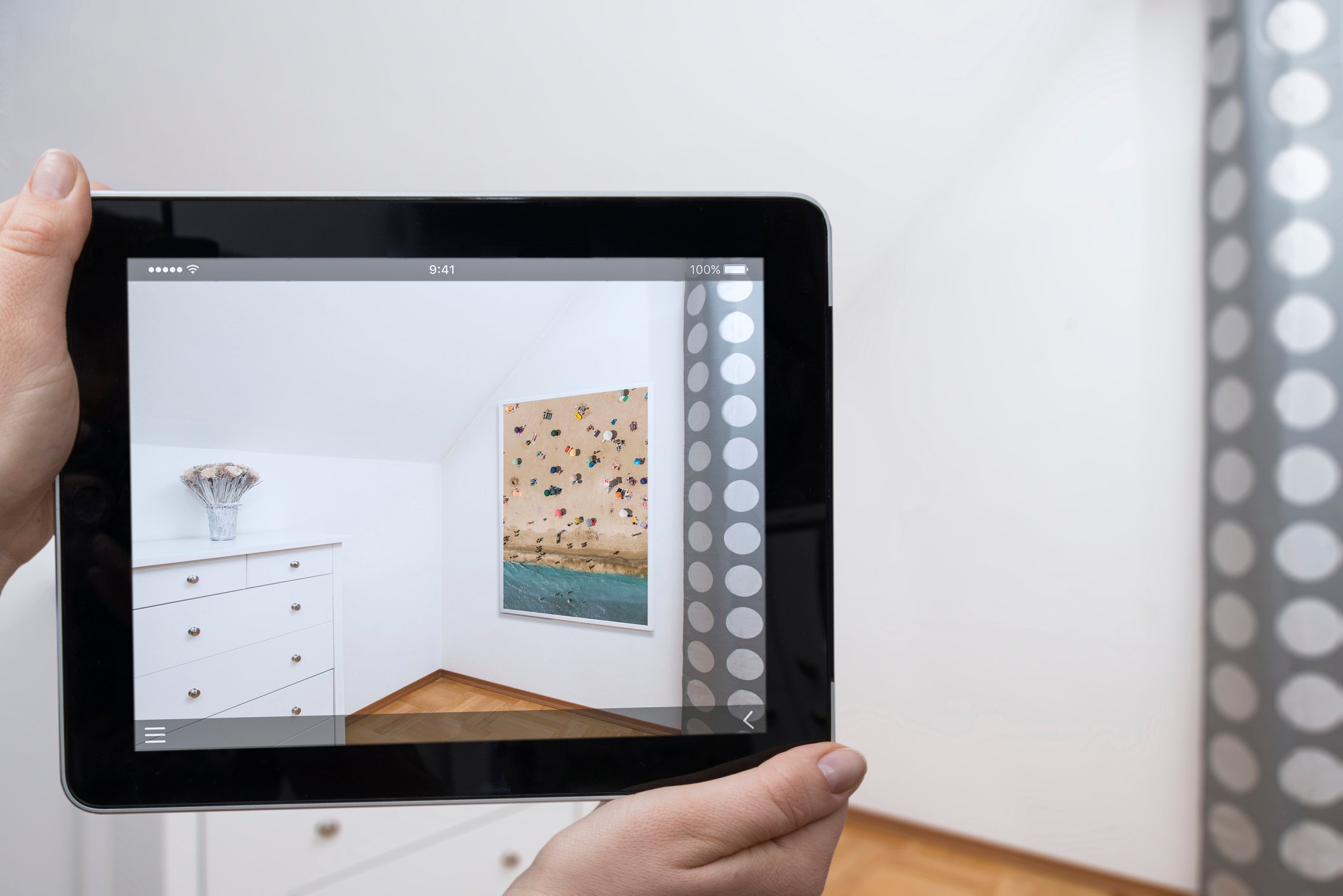 A person previews home decorations in an AR app.