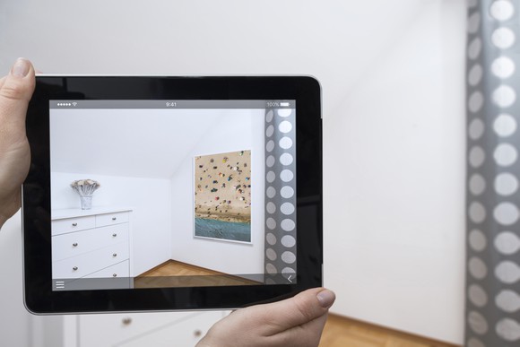 A person previews home decorations in an AR app.