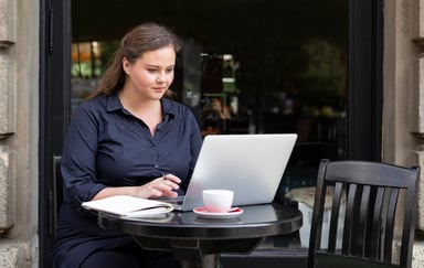 GettyImages-woman_laptop_cafe