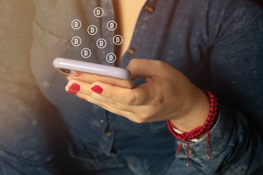bitcoin-smartphone-female