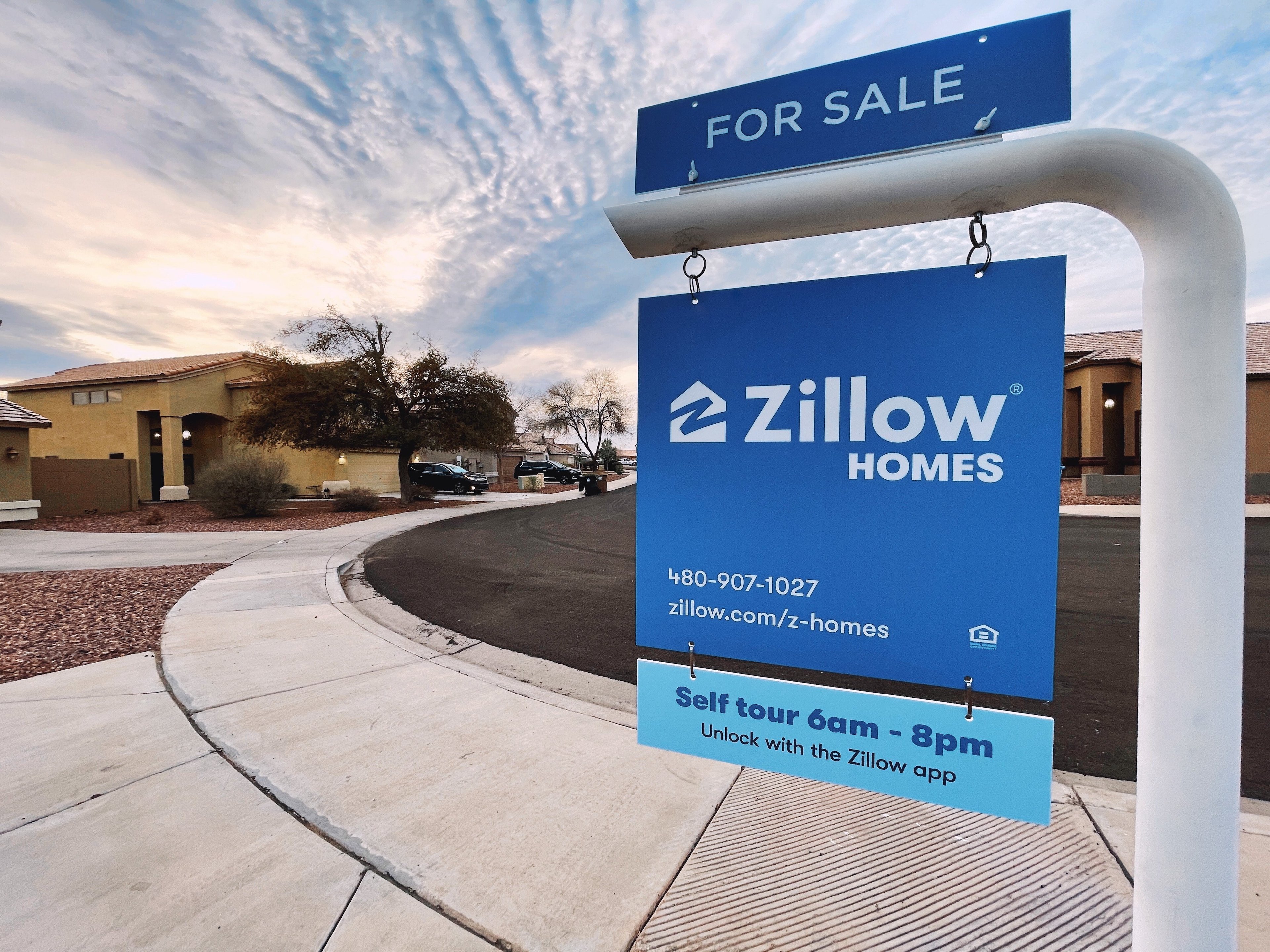 For Sale sign bearing Zillow's brand name.