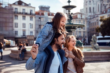 GettyImages-family on vacation in Italy