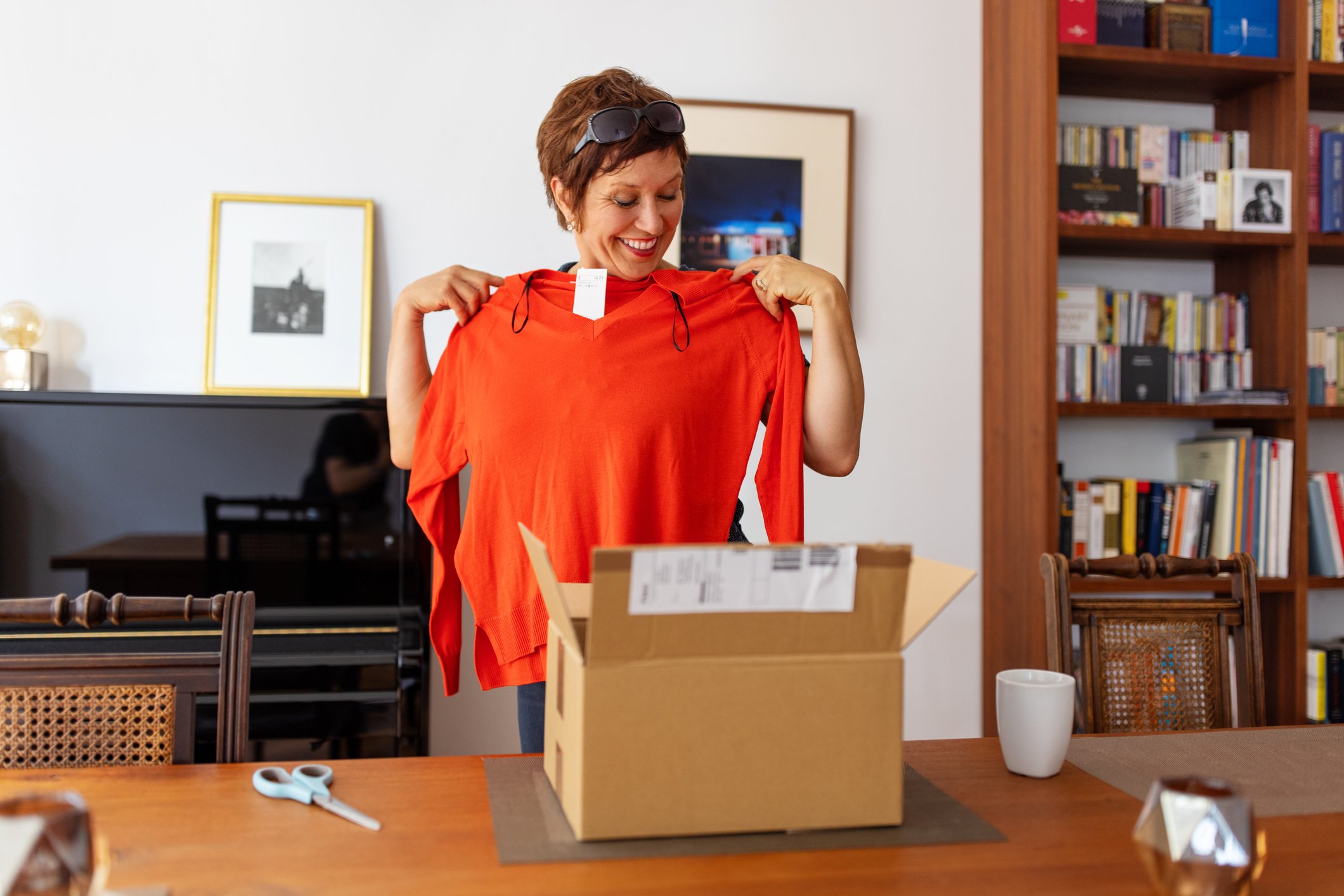 GettyImages-online clothing shopper