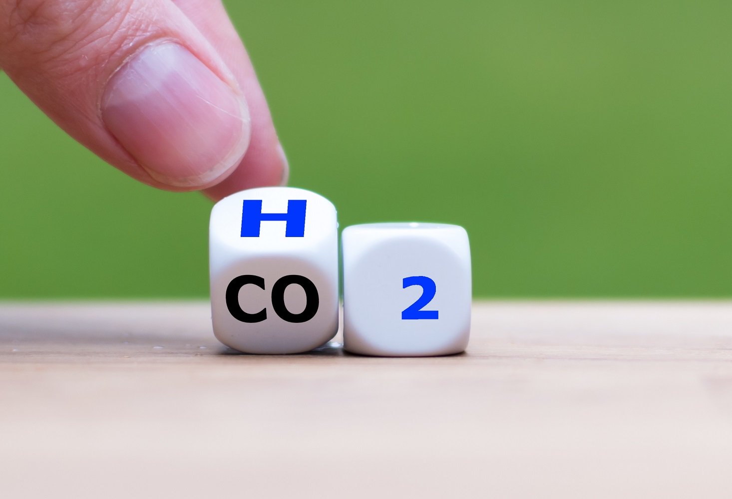 Two dice being moved to change the chemical formula from carbon dioxide to hydrogen.