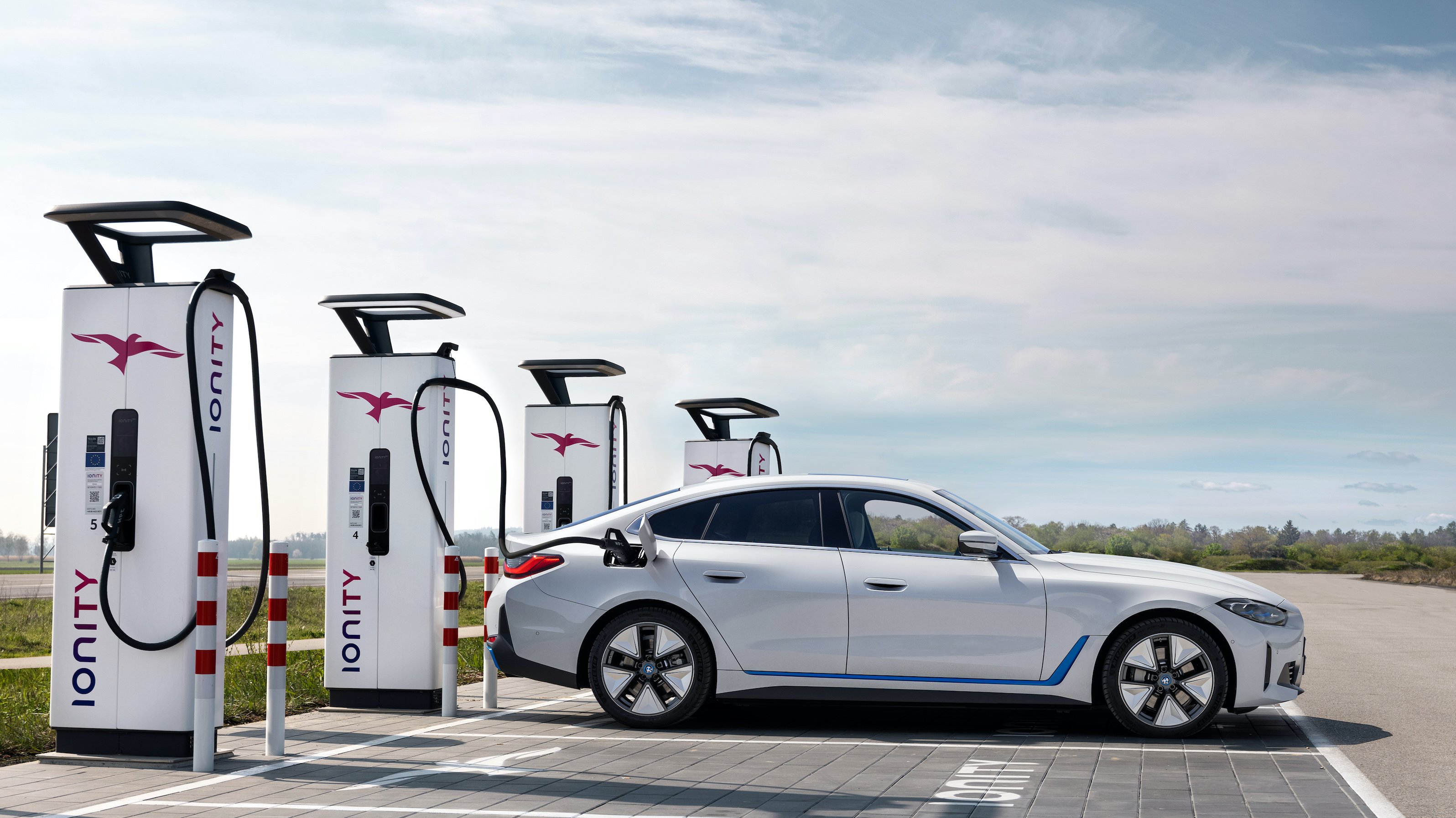 2022-bmw-i4-edrive40-ionity