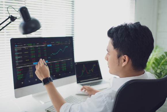 investor tracking stock price at bottom.