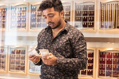 Gold store GettyImages-1196702257