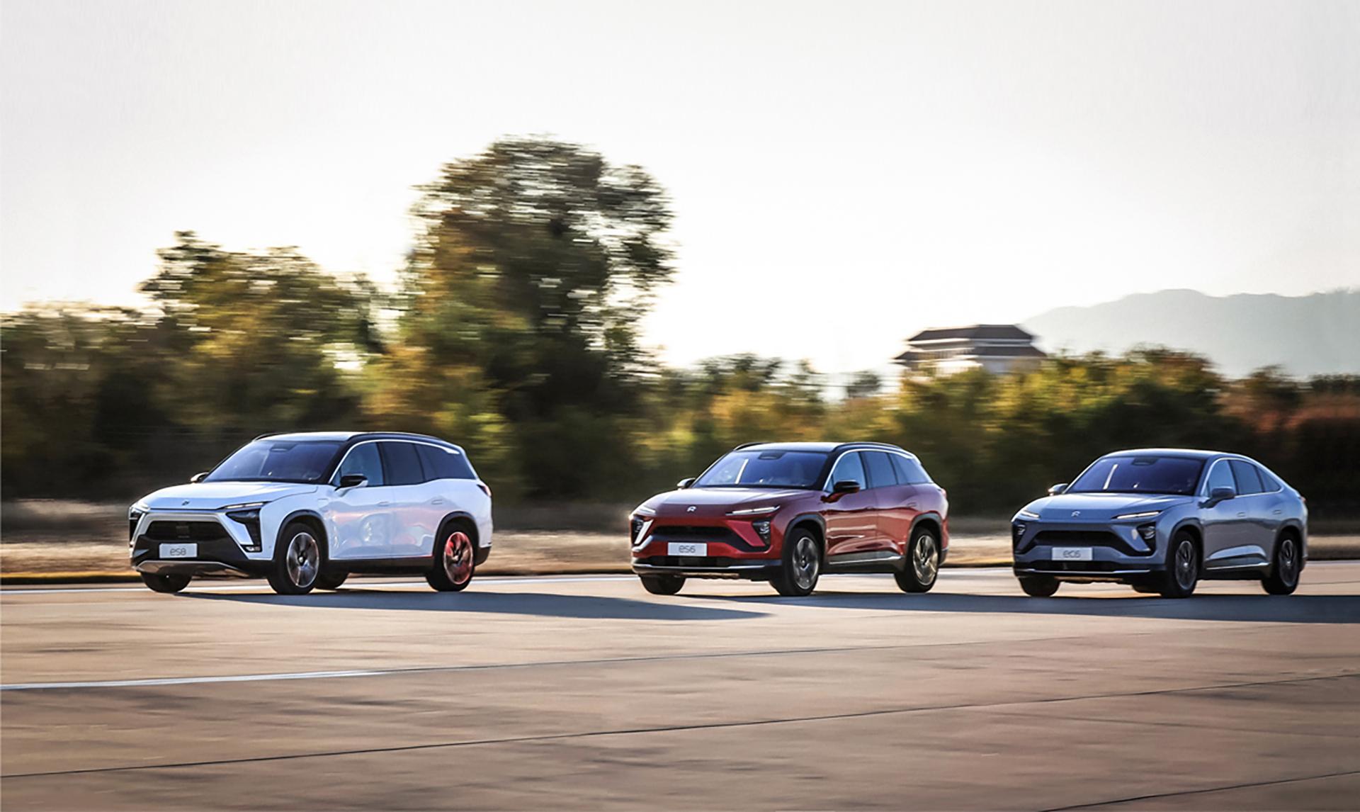 Three Nio vehicles on the road together.