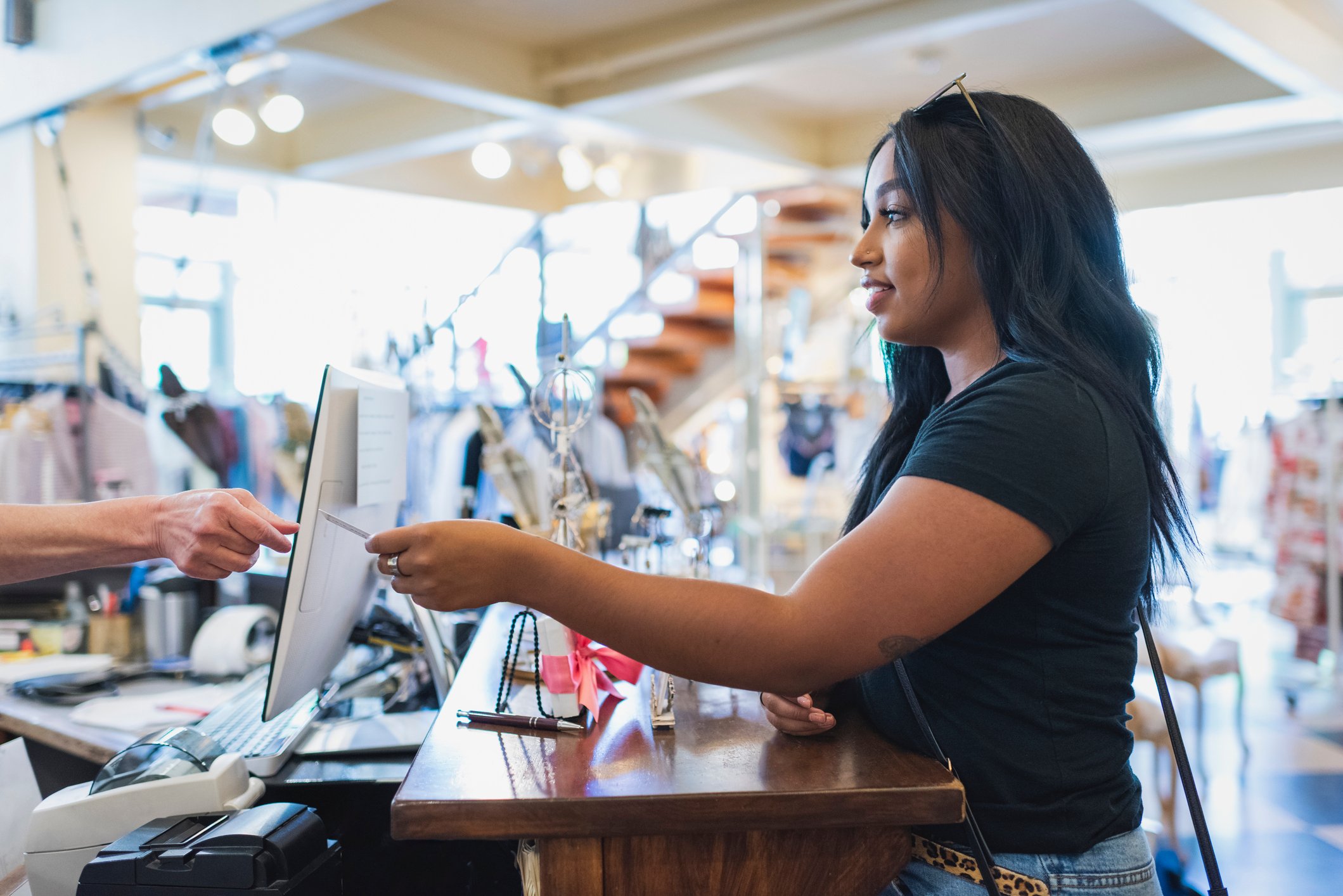 Shopping GettyImages-1247884397