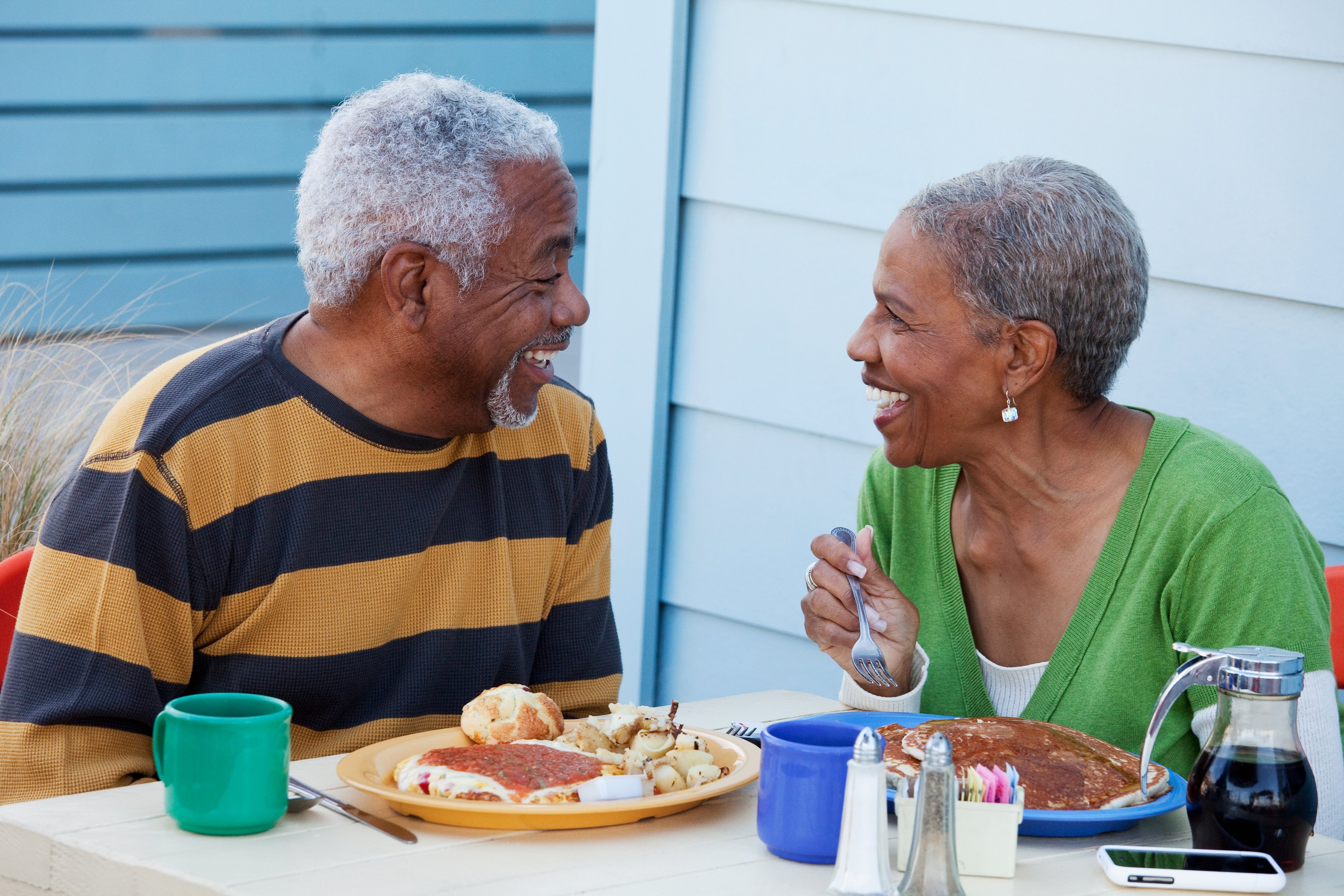 Couple eating breakfast at cafe.