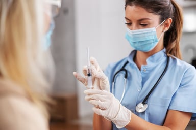 GettyImages-nurse prepares vaccine to inject