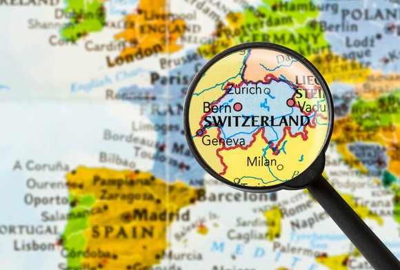 Map of Switzerland under a magnifying glass.