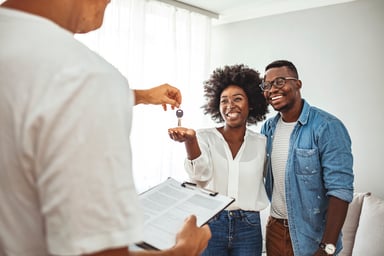 people getting keys to home