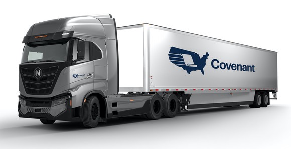 A Nikola Tre semi with a trailer, in Covenant Logistics livery.