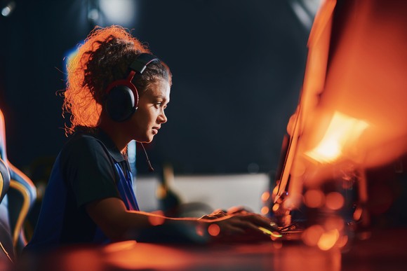 A person plays a PC game.