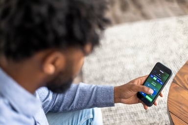 man trading stocks on a phone