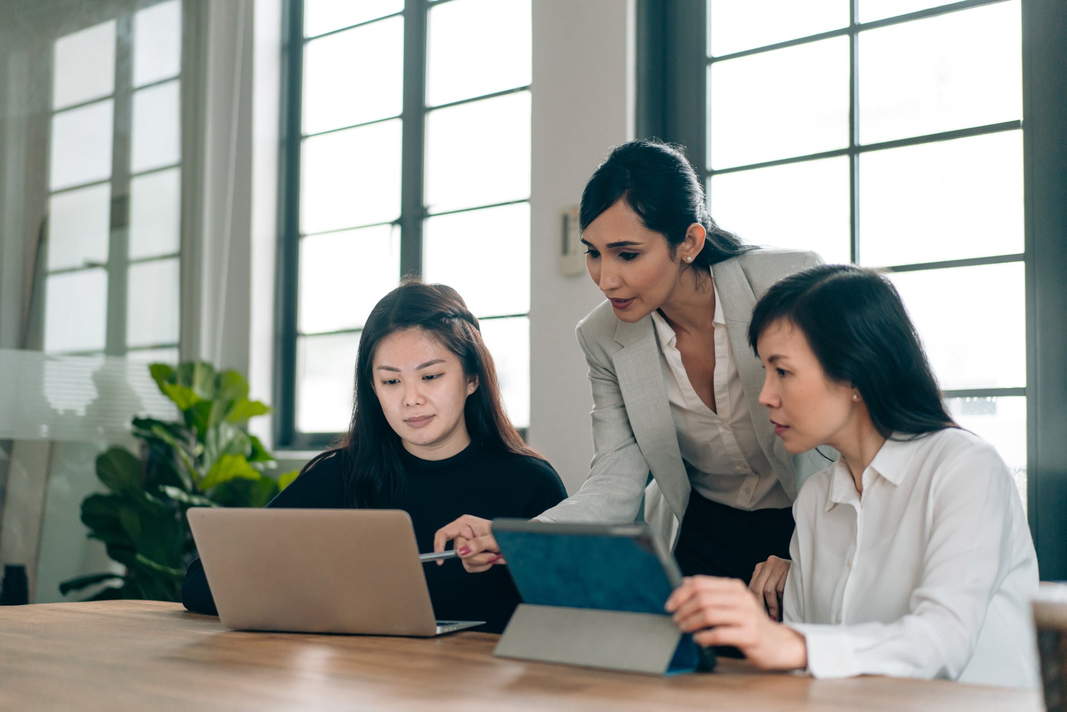 GettyImages-workersinoffice
