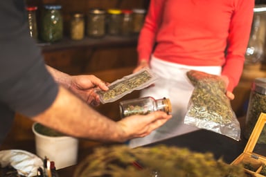 GettyImages-marijuanashop