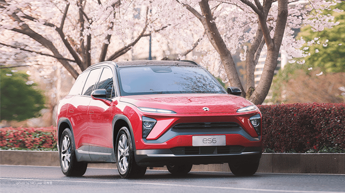 Red Nio ES6 electric SUV. 