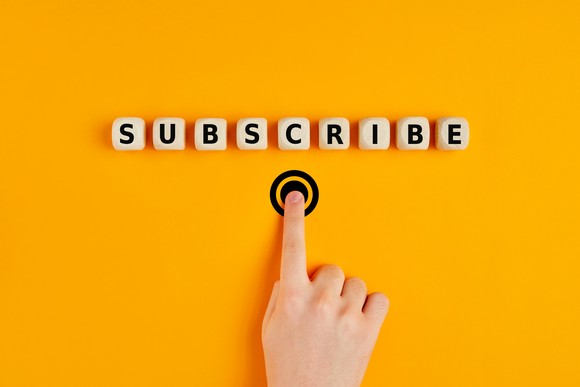 Person pressing a subscribe button. 