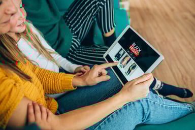 GettyImages-familyshoppingdigitalads