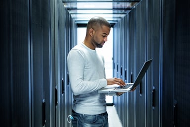 cybersecurity-man-laptop