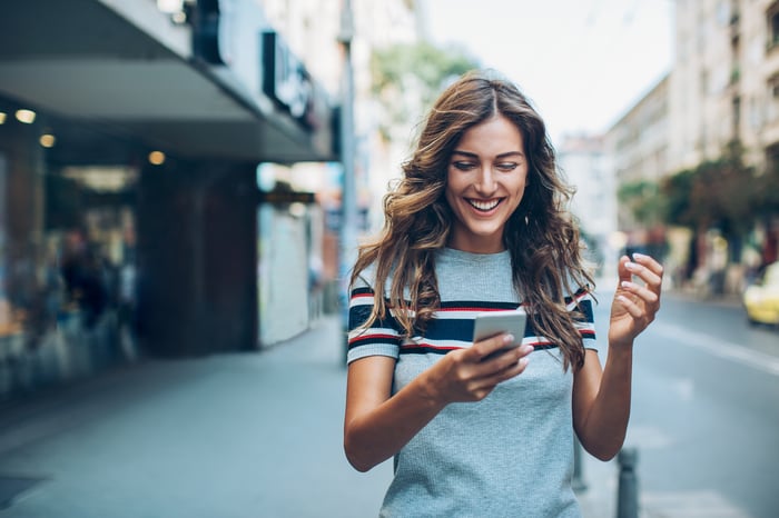 A person holding a phone outside.