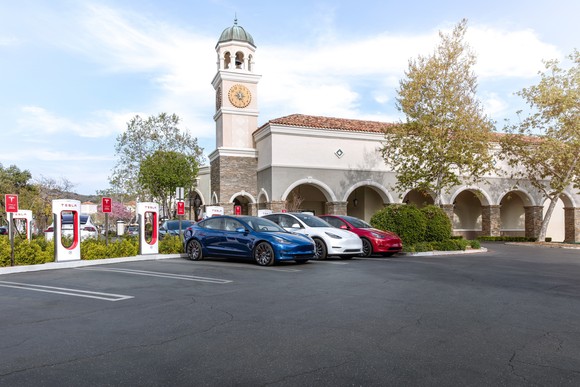 Group of Tesla vehicles at a charging station. 