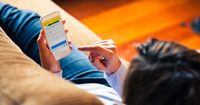 A person ordering on the MercadoLibre site.