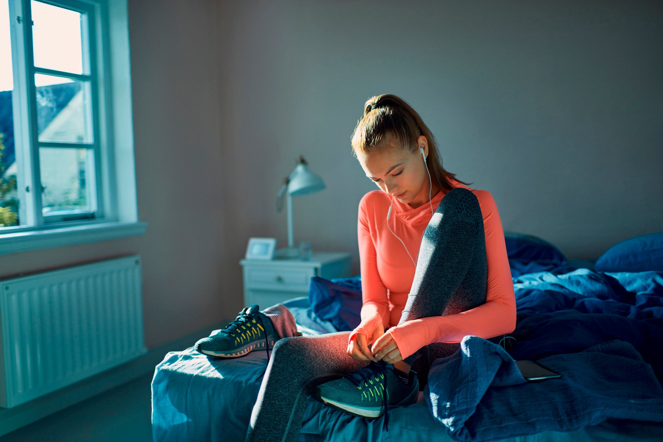 A person getting ready for a workout.