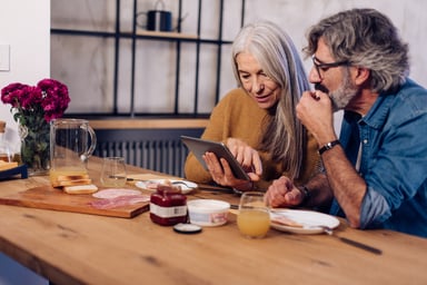 4-senior-couple-shopping-online