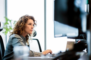 A person at a computer_GettyImages-915946732