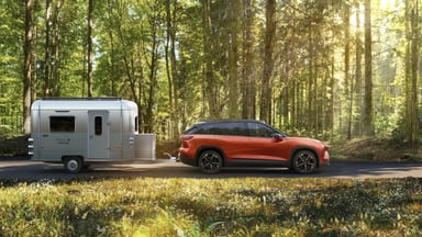 Nio SUV ES7 towing a trailer.