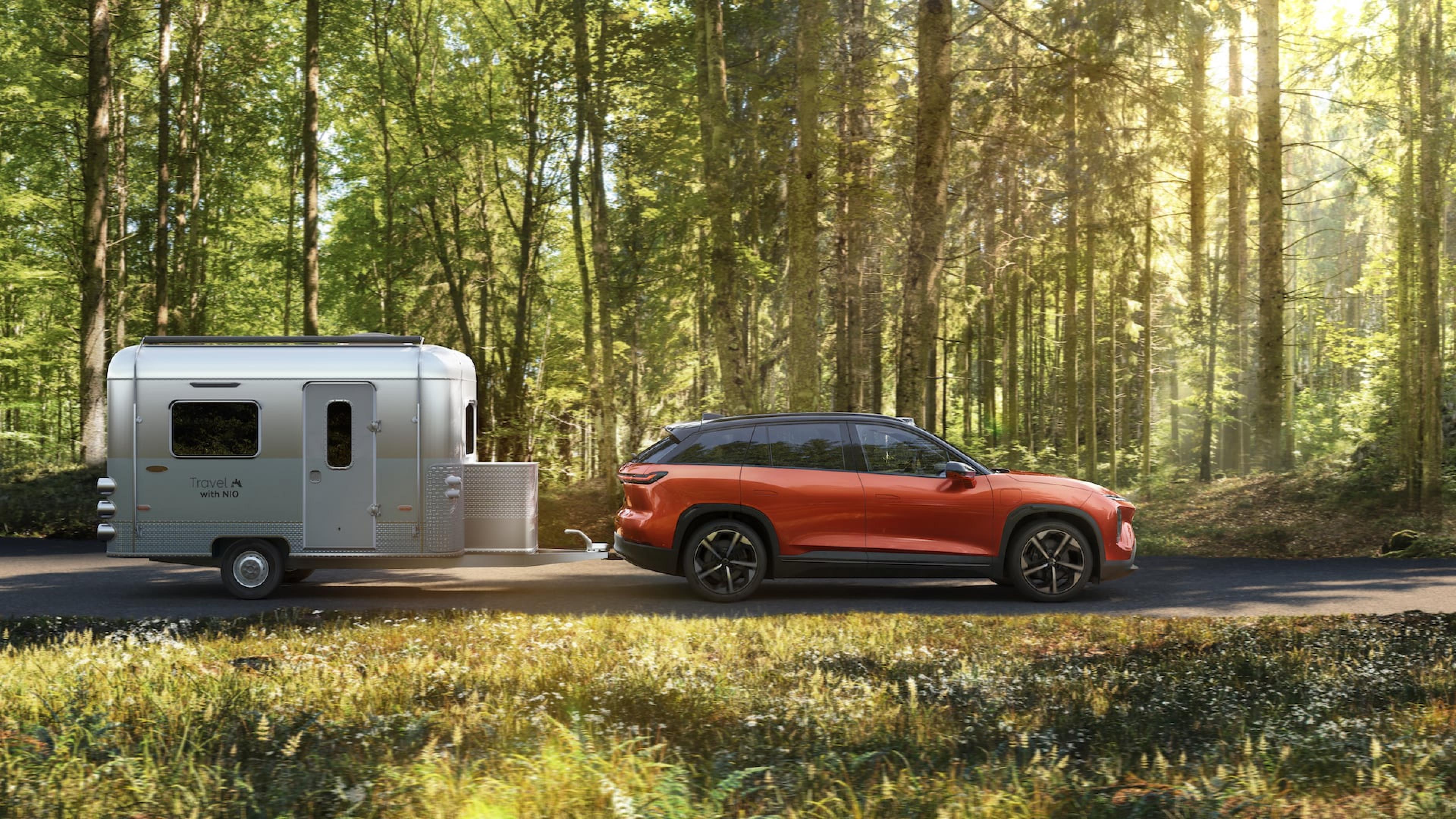 Nio's newly launched mid-to-large size SUV, ES7 towing a trailer.