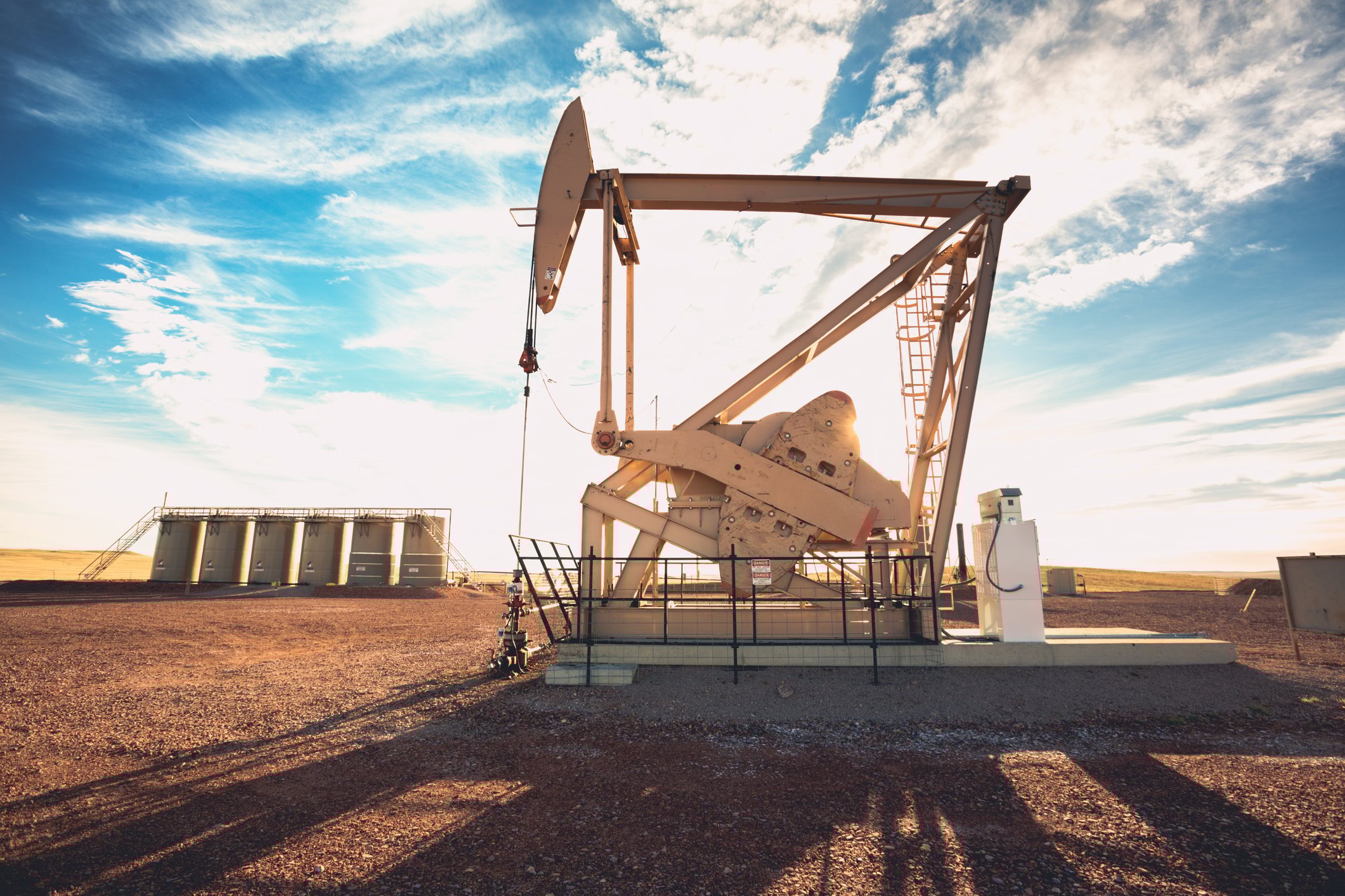 oil-derrick-shale