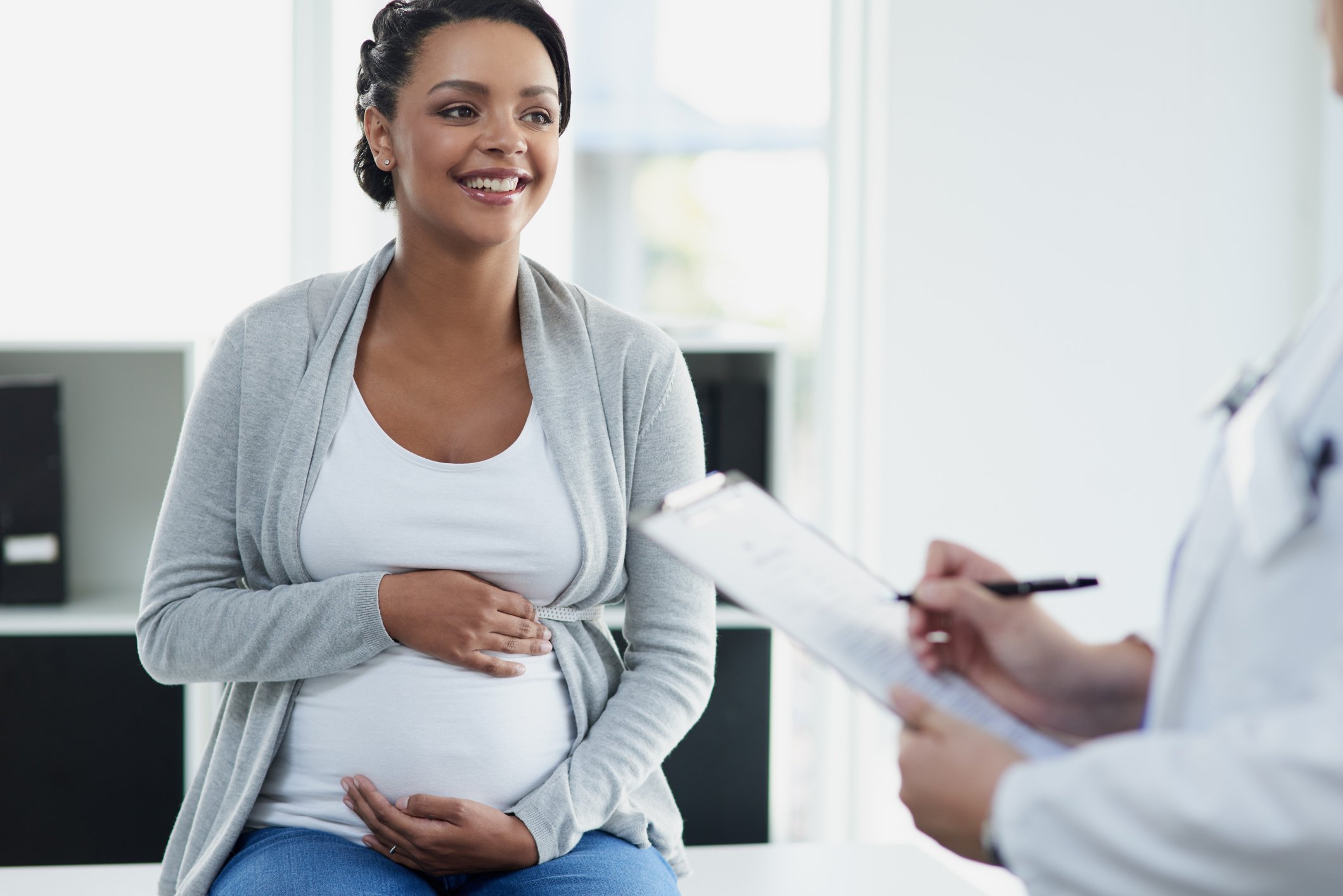 Doctor consulting with pregnant patient
