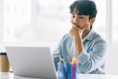 A person at a laptop_GettyImages-1292991000