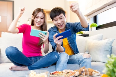 mobile-game-couple